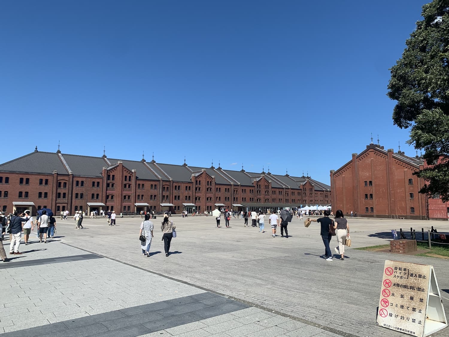 Yokohama Red Brick Warehouse (横浜 赤レンガ倉庫): A Must-Visit